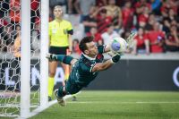 Léo Jardim, do Vasco, é o goleiro com mais defesas da Série A; veja números