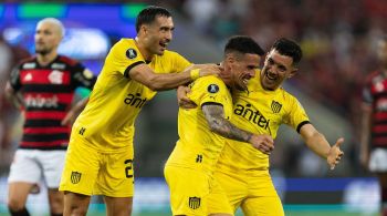 Nas quartas de final, em pleno Maracanã, time uruguaio joga melhor; torcida rubro-negra xinga Tite