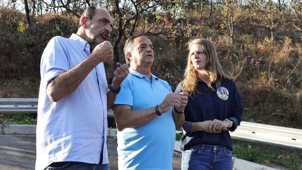 Alexandre Kalil, Mauro Tramonte e Luísa Barreto em área do Anel Rodoviário de Belo Horizonte