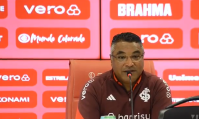 Roger valoriza vitória do Inter e decide sobre titularidade na equipe