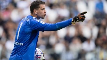 Goleiro larga aposentadoria para reforçar o clube catalão, mas não quer mudar costume