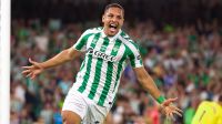 Emprestado pelo Barcelona, Vitor Roque marca na vitória do Betis e encerra jejum