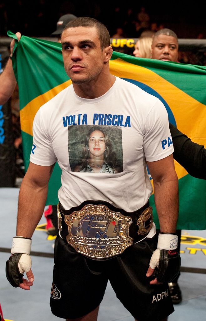 Vitor Belfort após conquistar o título do UFC em 2004