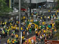 Manifestantes começam a chegar a ato contra Moraes na Av. Paulista