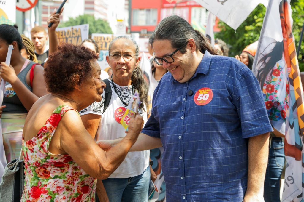 Tarcísio Motta em campanha pela zona oeste do Rio