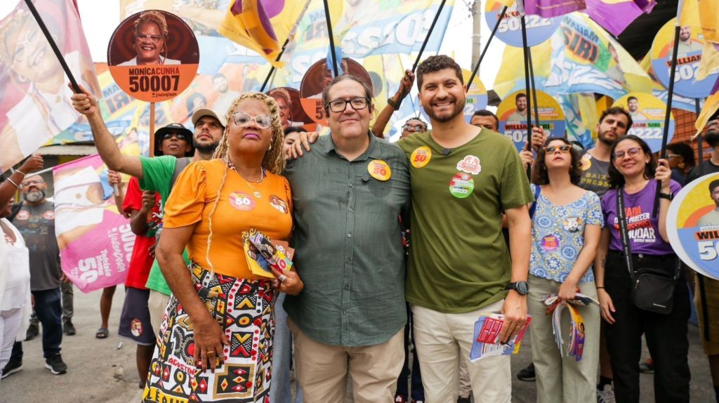 Candidato Tarcísio Motta em caminhada pelo Jardim Maravilha, em Guaratiba, na zona oeste, nesta segunda (16)