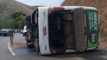 Ônibus com equipe do Coritiba Crocodiles tombou neste sábado (21) e deixou 3 pessoas mortas, na Rodovia Presidente Dutra, no Rio de Janeiro 