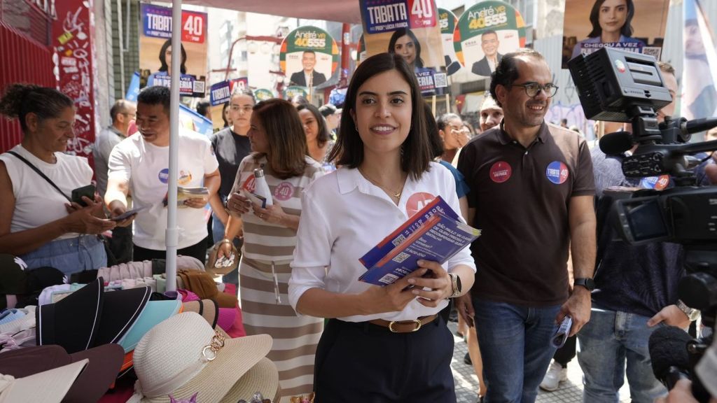 Em caminhada na Liberdade, Tabata afirma que a economia criativa é o futuro para São Paulo