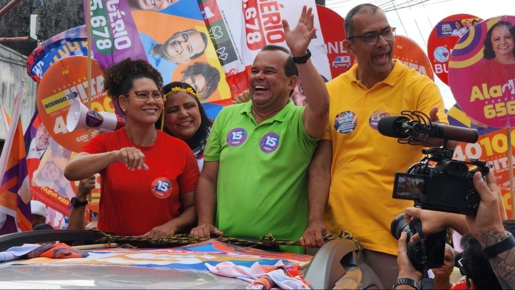 Geraldo (camiseta verde) diz que estabelecer políticas sociais de oportunidades para a juventude e para o povo negro