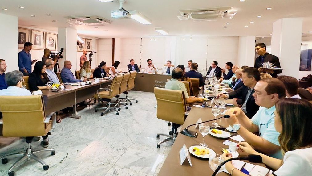 Gabriel (camisa branca ao cento da foto) disse em reunião com a Fecomércio-MG que, com mais pessoas morando e trabalhando na região central, o comércio ganha novo fôlego