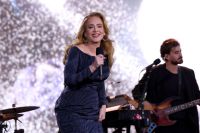 Adele diz que fará pausa "incrivelmente longa" na carreira: "Preciso descansar"