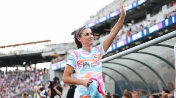 Lenda do futebol feminino se despediu dos gramados no último domingo