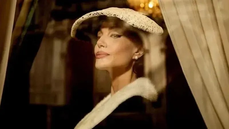 Angelina Jolie em "Maria Callas"