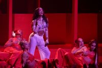 Anitta leva funk ao palco do VMA e canta em português; assista