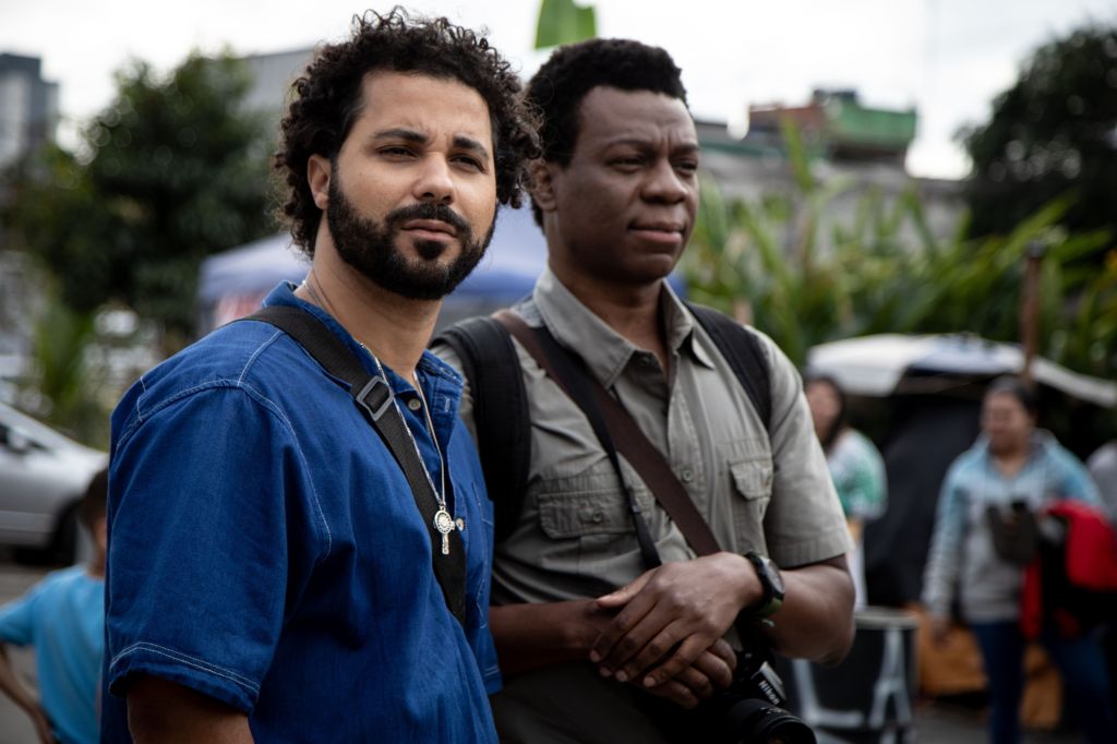 Edson Oliveira (Barbantinho) e Alexandre Rodrigues (Buscapé) em "Cidade de Deus: A Luta Não Para"