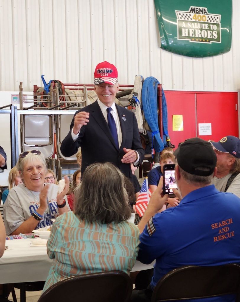 Biden usa boné da campanha de Trump em evento na Pensilvânia