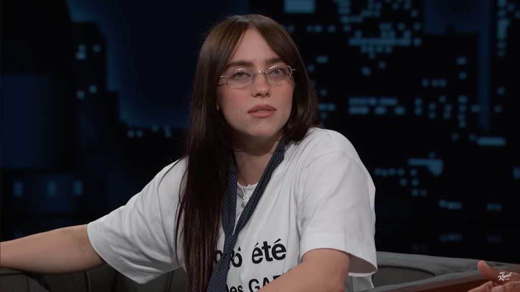 Cantora Billie Eilish participou do programa de Jimmy Kimmel na terça-feira (3)