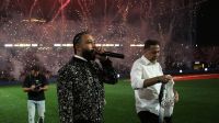 Saiba quanto custa jaqueta que Memphis Depay usou em apresentação no Corinthians