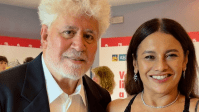 Dira Paes mostra encontro com Pedro Almodóvar: "Momento muito especial"