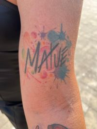 Rock in Rio: fã com tatuagem de Matuê sai do Recife para ver o artista