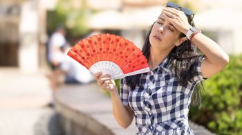 Crianças, idosos e pessoas com condições de saúde pré-existentes correm maior risco de complicações devido ao calor