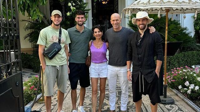 Zidane com esposa e filhos