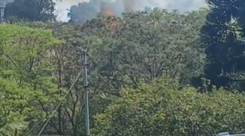 Instituições foram evacuadas e aulas foram suspensas; bombeiros demoraram a chegar ao local