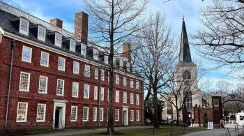 Universidade de Harvard tem mais de 140 cursos gratuitos para estudo à distância