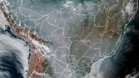 Brasil está coberto por “enorme nuvem de fumaça”, afirma Climatempo