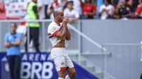 Com dois a mais, São Paulo vence e complica Corinthians no Campeonato Brasileiro