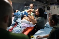 CNN acessa trem hospitalar que salva soldados feridos na Ucrânia