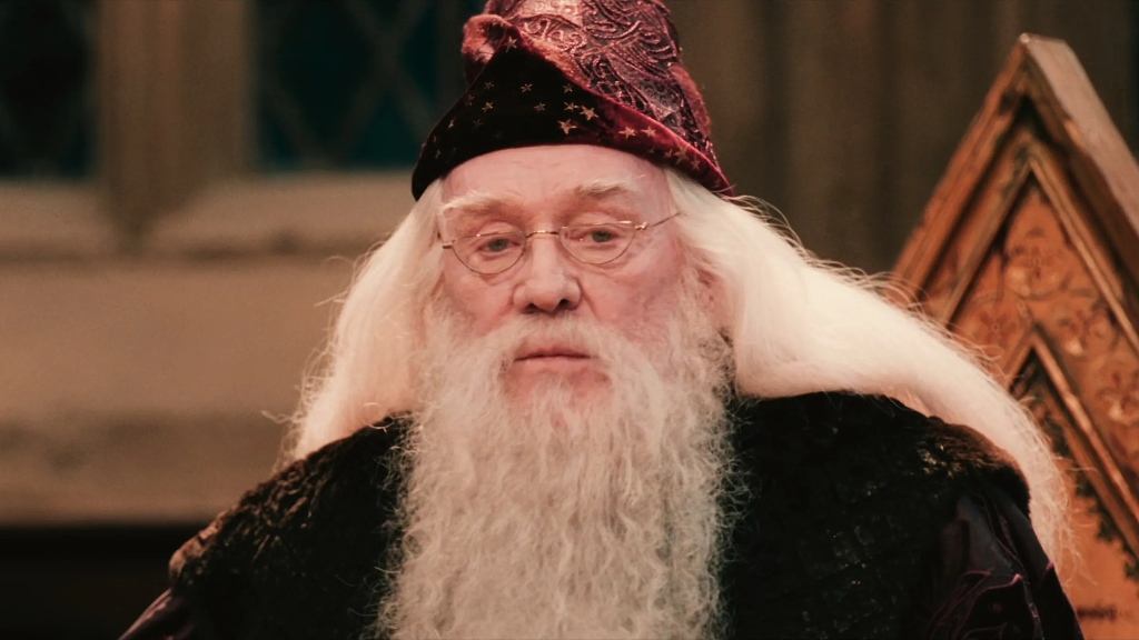 Ator Richard Harris como Dumbledore em filme da franquia Harry Potter