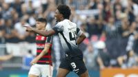 Corinthians vence Flamengo e deixa o Z4 do Brasileirão provisoriamente