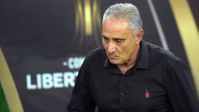 Torcida do Flamengo perde a paciência e xinga Tite em jogo da Libertadores