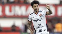 Vitória vence o Atlético-GO em luta direta contra o rebaixamento no Brasileiro