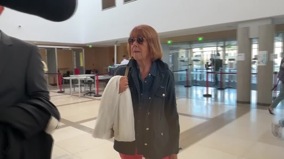 Gisèle Pelicot chega ao tribunal francês em Avignon para julgamento