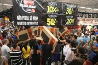 Consumidores preferem dinheiro e Pix para compras de Black Friday, diz pesquisa