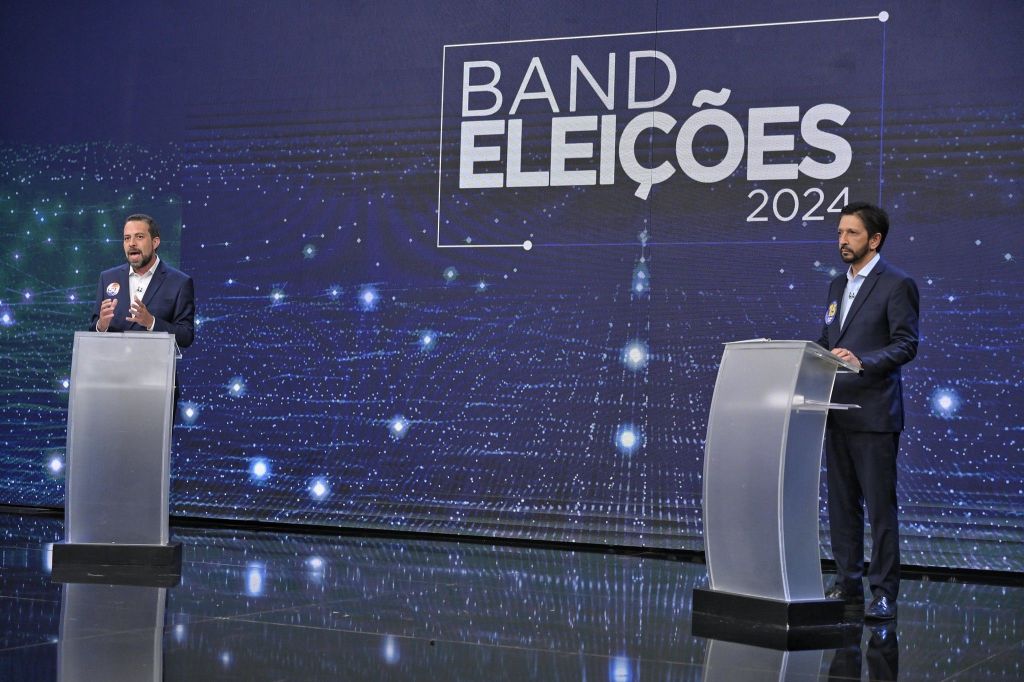 Os candidatos a prefeito de São Paulo Guilherme Boulos (PSOL) e Ricardo Nunes (MDB) em debate na TV Bandeirantes