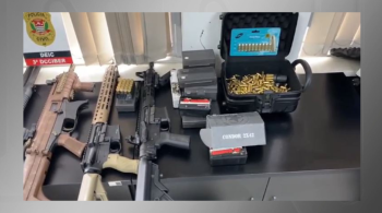 Armas de uso restrito foram encontradas em um espaço alugado após a prisão de uma suspeita