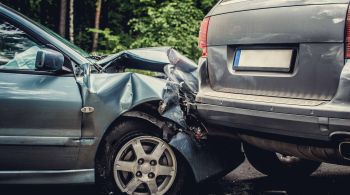 Boris Feldman, especialista em automóveis, ensina postura correta para motoristas em caso de acidente iminente na estrada, visando minimizar lesões