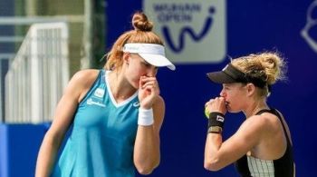 Brasileira e alemã Laura Siegemund perderam para a canadense Leylah Fernandez e a indonésia Aldila Sutjiadi