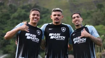 Clube cobra o Botafogo pelo pagamento de Carlos Alberto, atacante que acertou em definitivo com o Glorioso no início de 2024