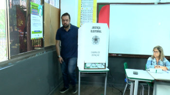 Castro votou na Escola Municipal Golda Meir por volta de 8h20, pouco depois do início da votação