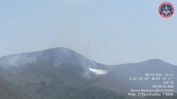 Aeronaves dos bombeiros e Polícia Rodoviária Federal (PRF) estão sendo usadas no combate às chamas