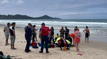 Homem não reagiu após tentativa de reanimação; caso aconteceu na Praia de Mariscal na tarde desta sexta-feira (18) 