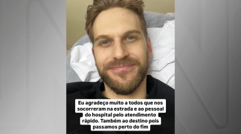 Carro em que o comediante estava capotou após a colisão; todos que estavam no veículo saíram sem ferimentos 