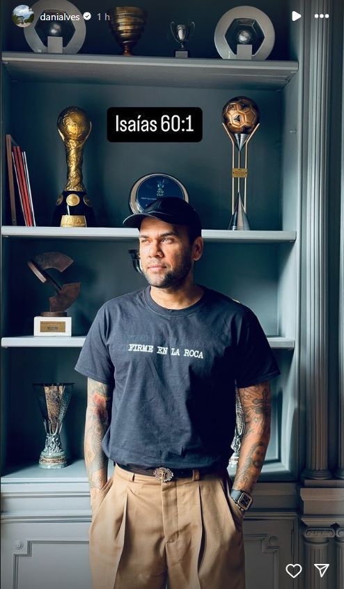 Daniel Alves faz publicação citando verso bíblico