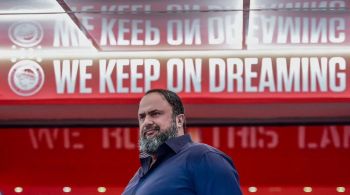 Evangelos Marinakis, proprietário do Nottingham Forest, foi punido com cinco jogos de suspensão 