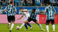 Grêmio vence Fortaleza após falha do goleiro João Ricardo