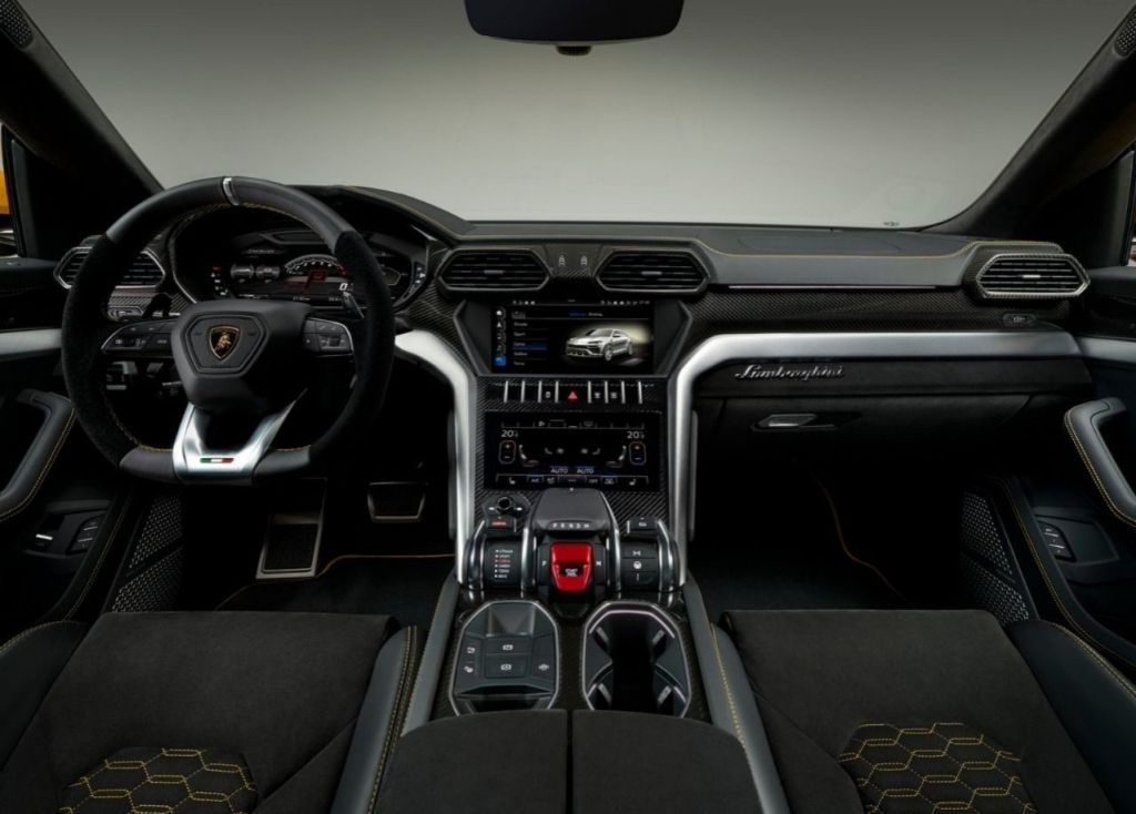 Interior do Lamborghini Urus de Xamã